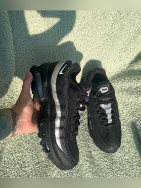 Nike Air Max 95 NEW size 7Y Sneakers